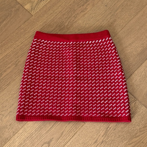 Roots Dresses & Skirts - NWOT Roots 100% Merino Wool - Holiday Christmas Falling Snow Mini Skirt - Size S